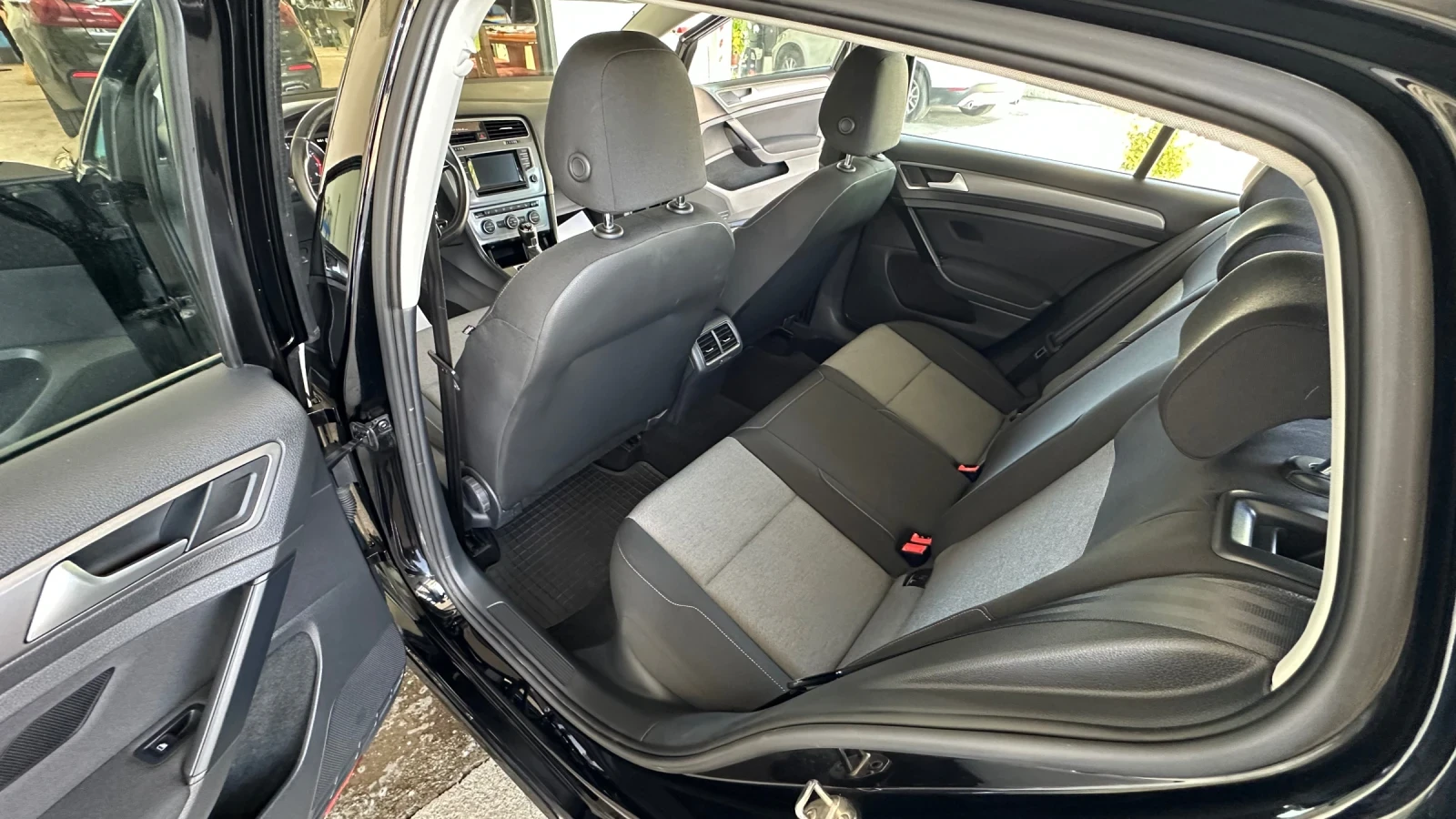 VW Golf Парктроник Подгрев  Евро 5 USB 4 Цилиндъра , снимка 10 - Автомобили и джипове - 54056621
