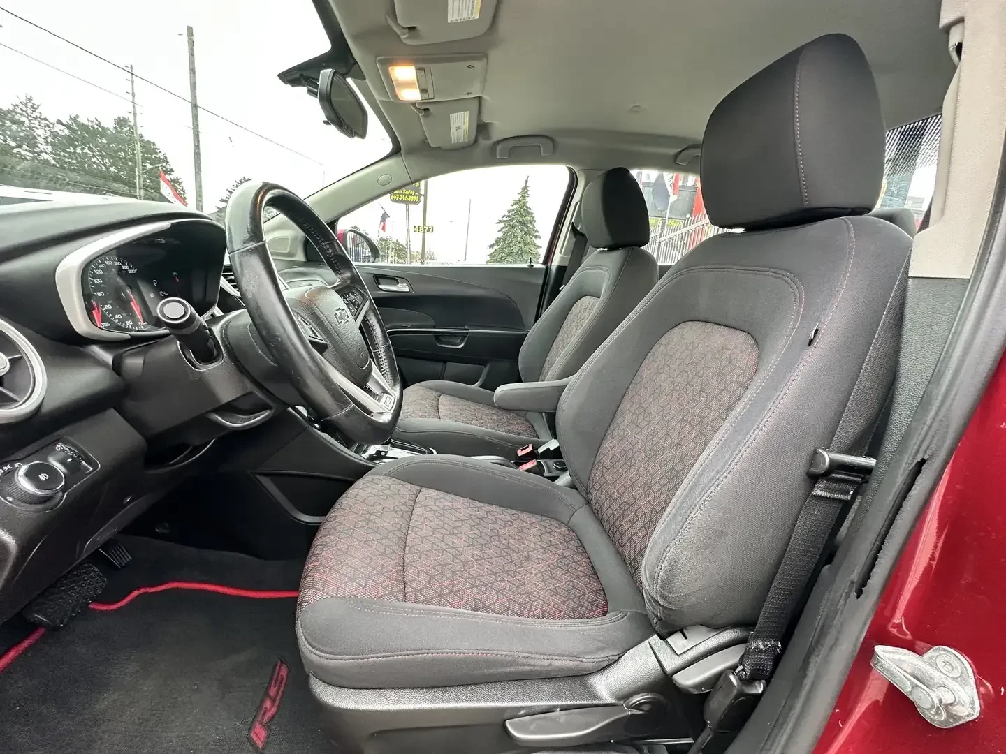 Chevrolet Aveo Sonic 1.8 LT RS Line CAM CARPLAY CRUISE БЕЗ ЩЕТИ, снимка 7 - Автомобили и джипове - 54150646