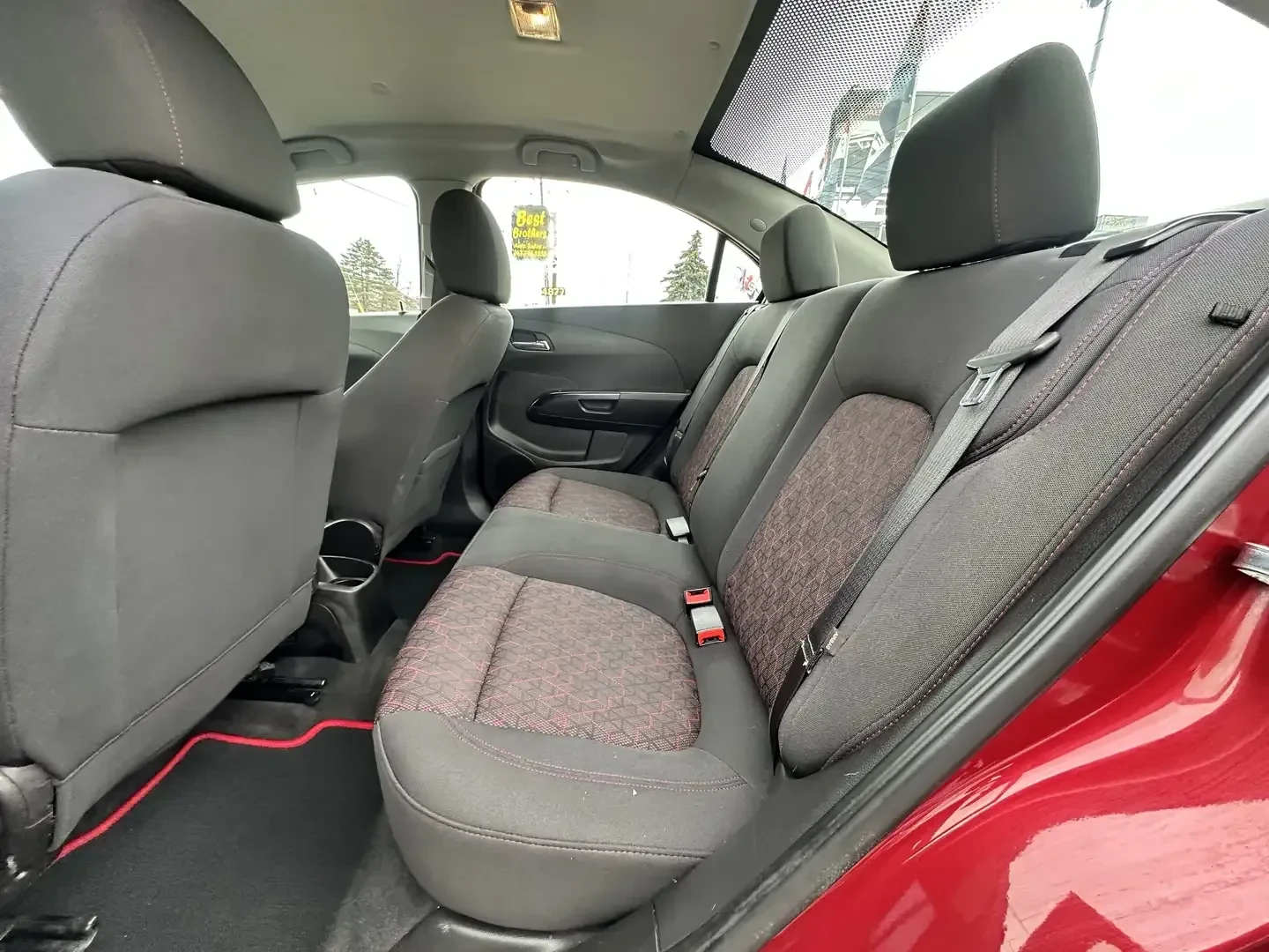 Chevrolet Aveo Sonic 1.8 LT RS Line CAM CARPLAY CRUISE БЕЗ ЩЕТИ, снимка 8 - Автомобили и джипове - 54150646