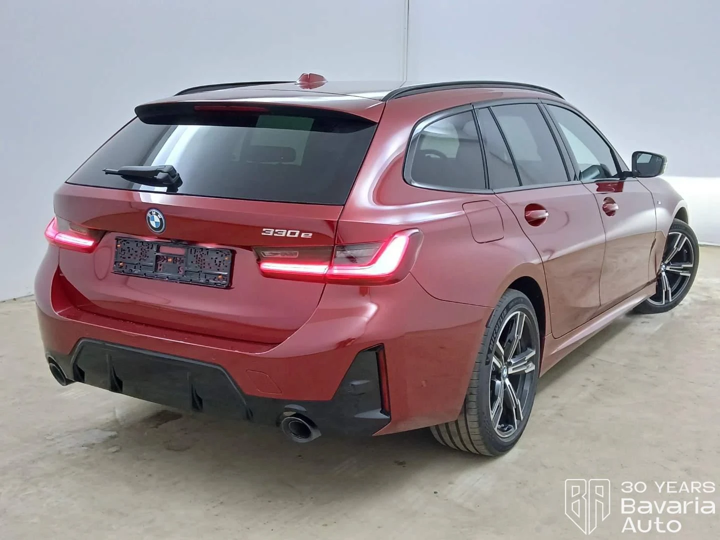 BMW 330 e Touring M Sport Paket Sportautomatic, снимка 3 - Автомобили и джипове - 54230246