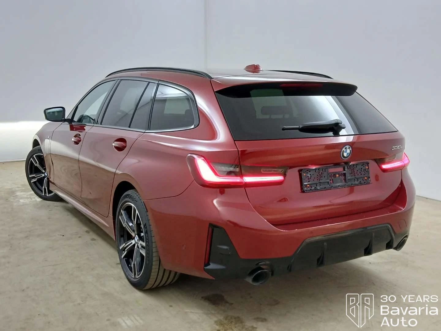 BMW 330 e Touring M Sport Paket Sportautomatic, снимка 2 - Автомобили и джипове - 54230246