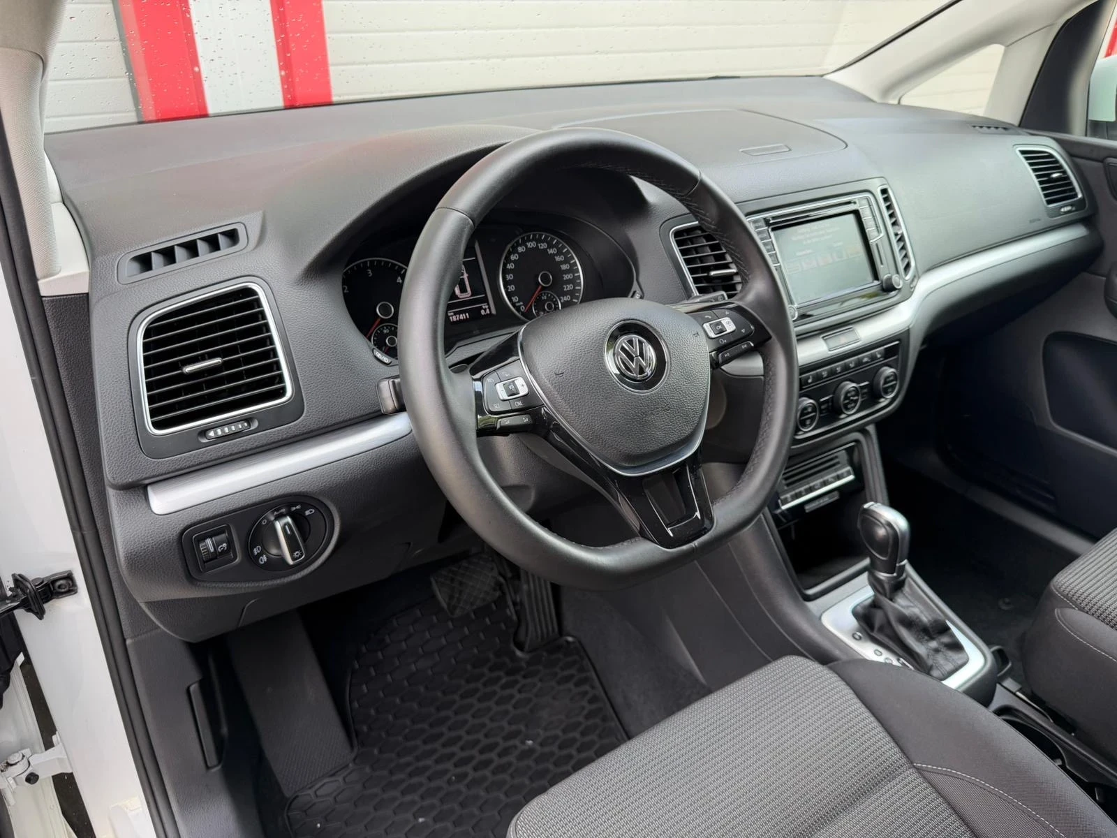 VW Sharan 2.0TDI AUTOMATIK DSG NAVI EVRO 6B ЛИЗИНГ!!!, снимка 13 - Автомобили и джипове - 54541107