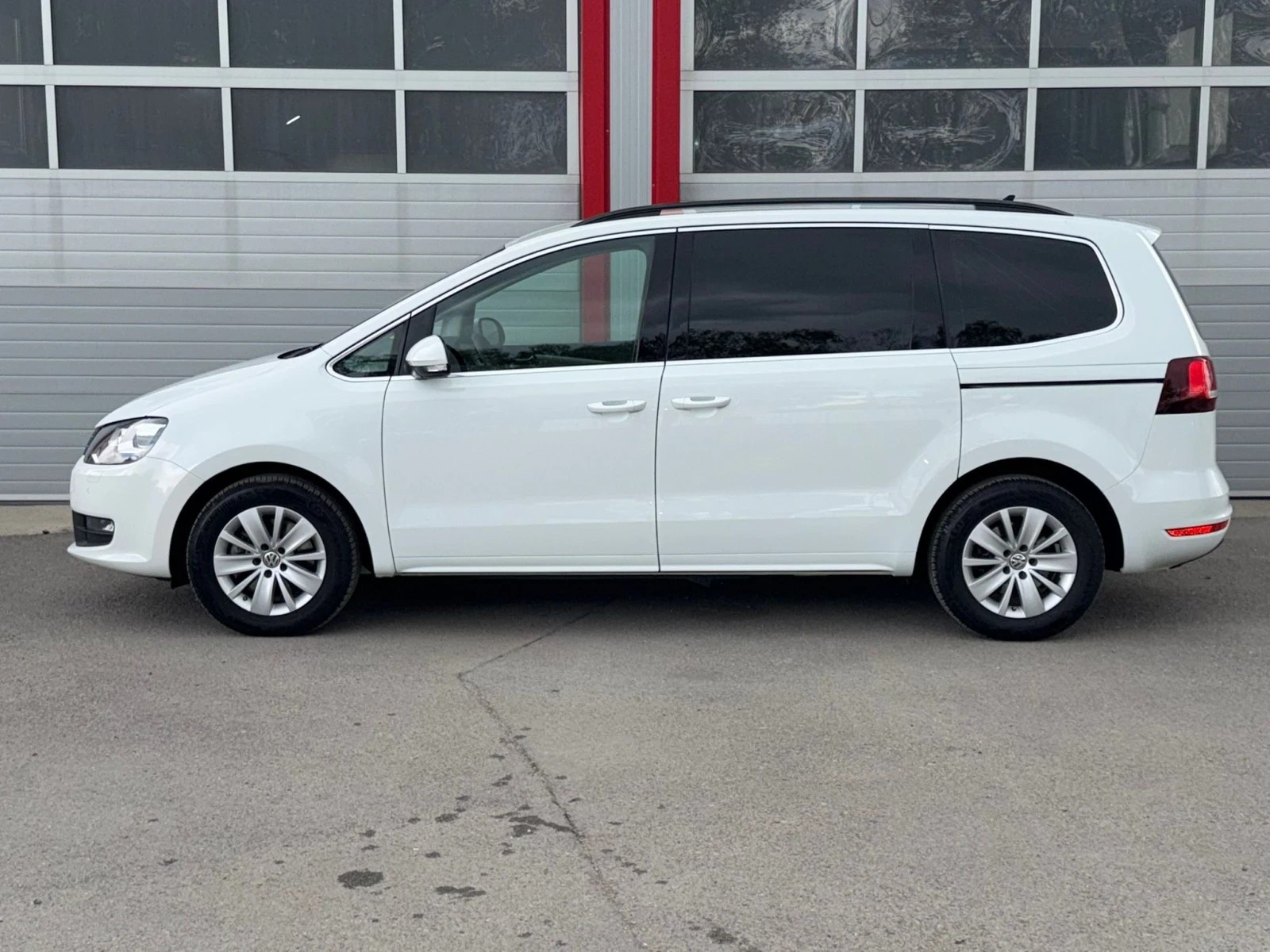 VW Sharan 2.0TDI AUTOMATIK DSG NAVI EVRO 6B ЛИЗИНГ!!!, снимка 6 - Автомобили и джипове - 54541107