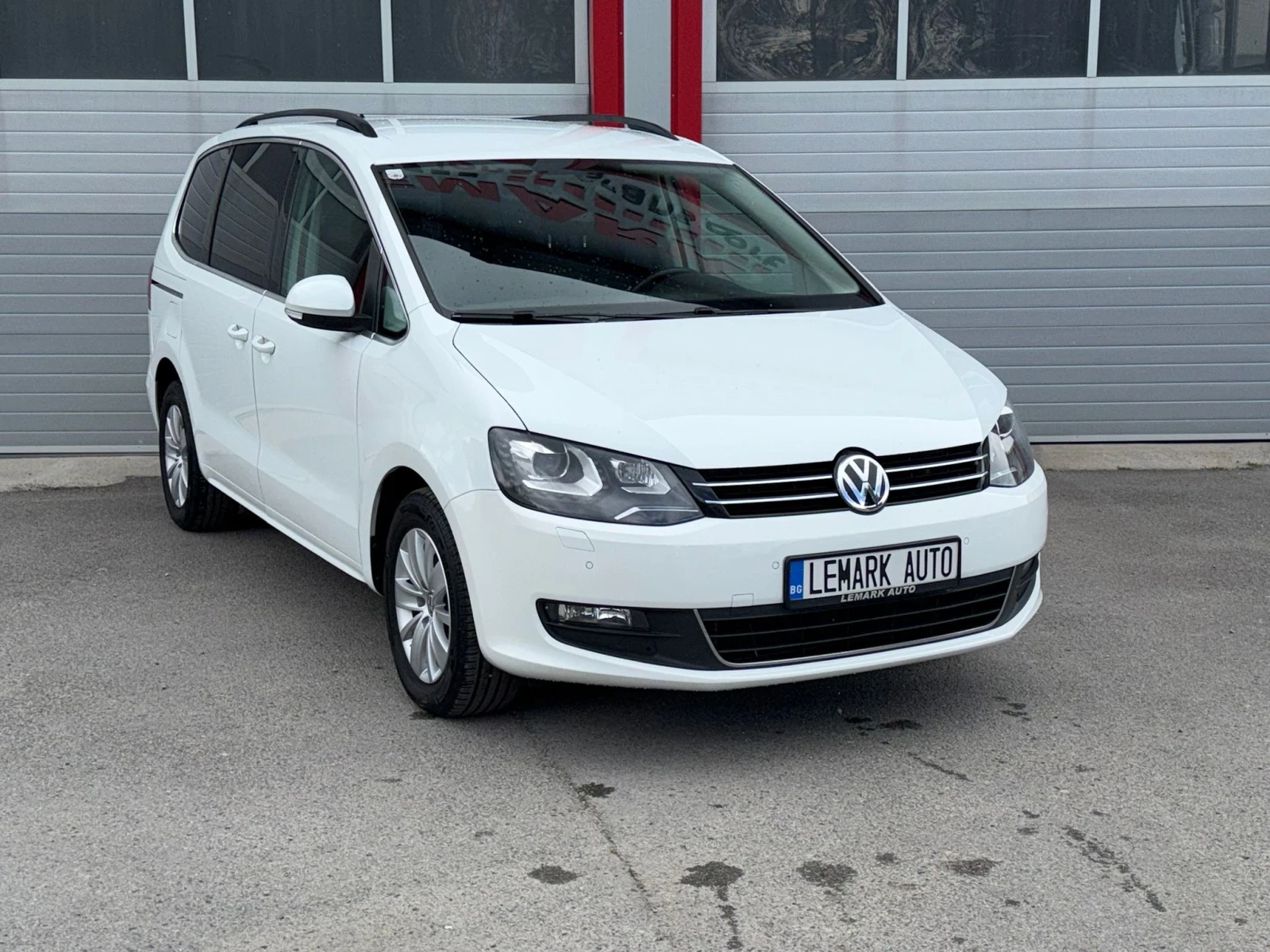 VW Sharan 2.0TDI AUTOMATIK DSG NAVI EVRO 6B ЛИЗИНГ!!!, снимка 5 - Автомобили и джипове - 54541107