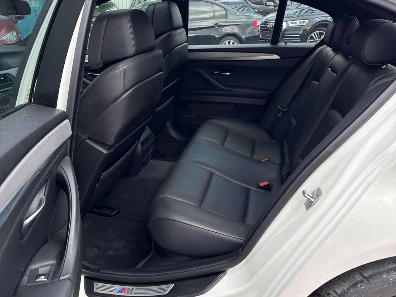 BMW 535 * 535i xDrive * АВТОКРЕДИТ БЕЗ ПЪРВОНАЧАЛНА ВНОСКА, снимка 12 - Автомобили и джипове - 54574027