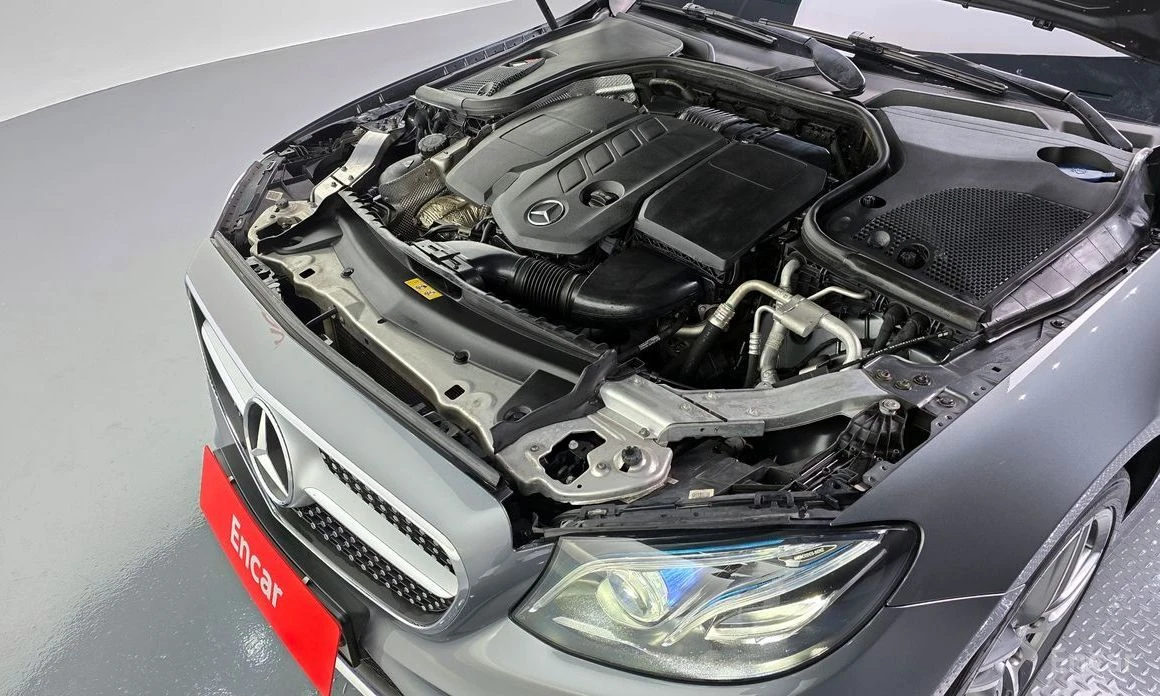 Mercedes-Benz E 220, снимка 6 - Автомобили и джипове - 54594153