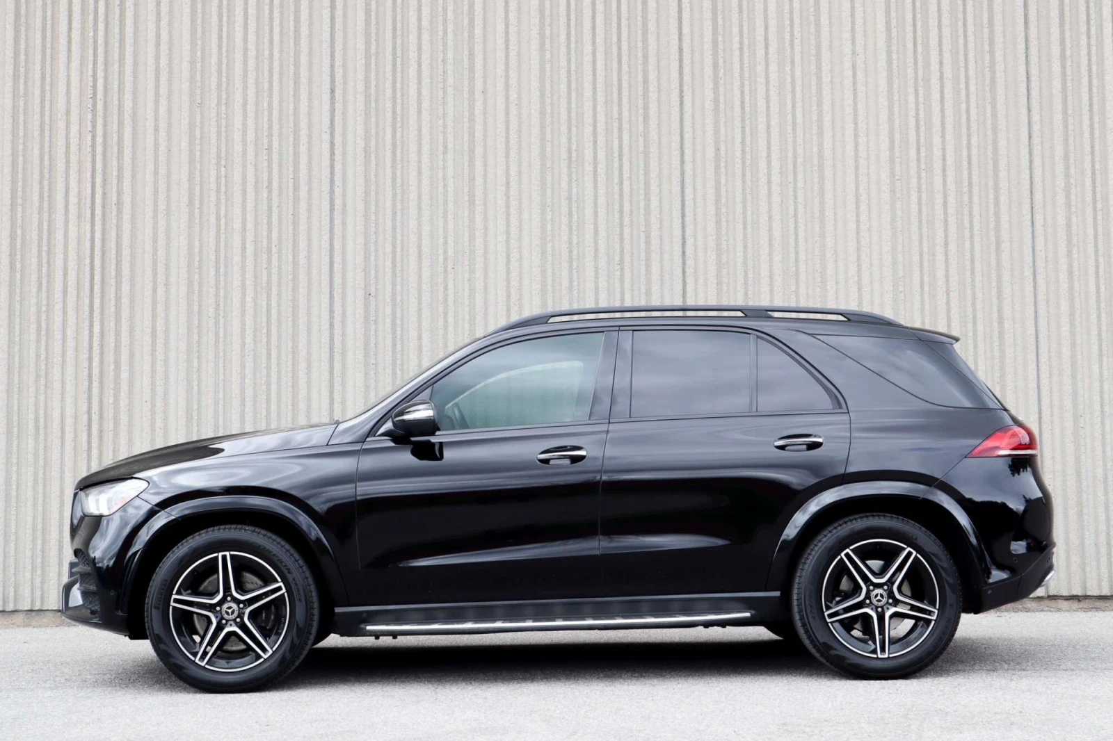 Mercedes-Benz GLE  350 | AMG | Loaded | БЕЗ ИНЦИДЕНТИ, снимка 2 - Автомобили и джипове - 54640953