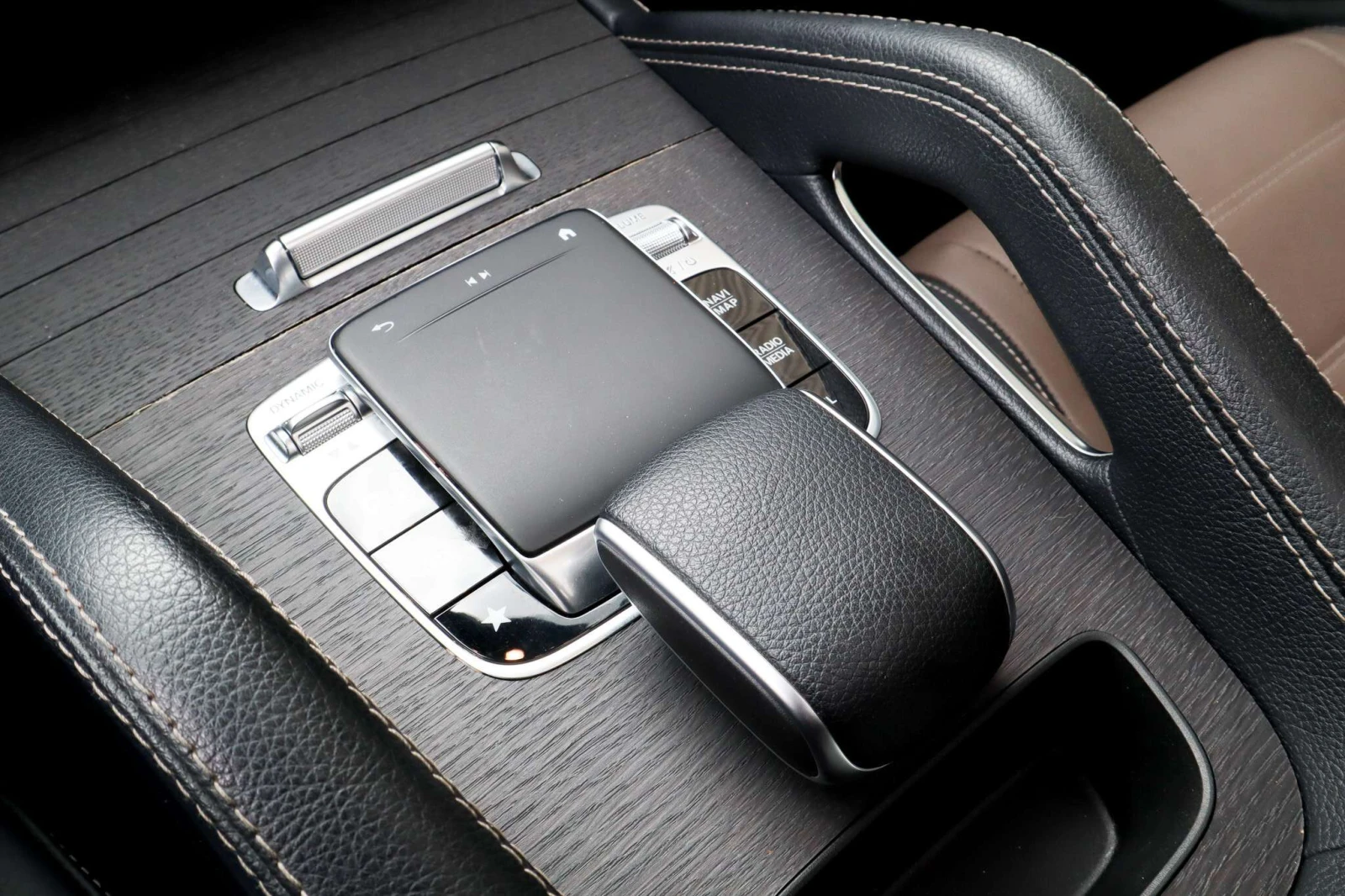 Mercedes-Benz GLE  350 | AMG | Loaded | БЕЗ ИНЦИДЕНТИ, снимка 10 - Автомобили и джипове - 54640953