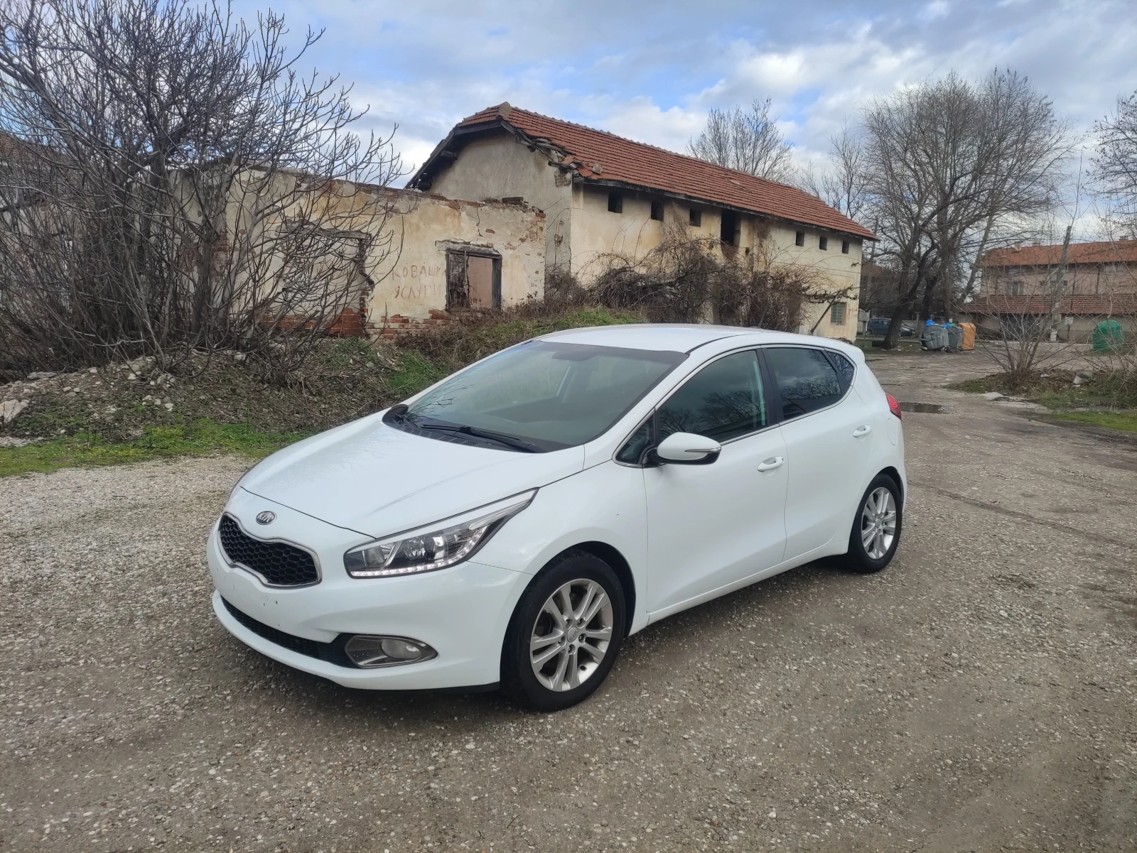 Kia Ceed 1.6JRDi отличен фул екстри , снимка 3 - Автомобили и джипове - 54805505