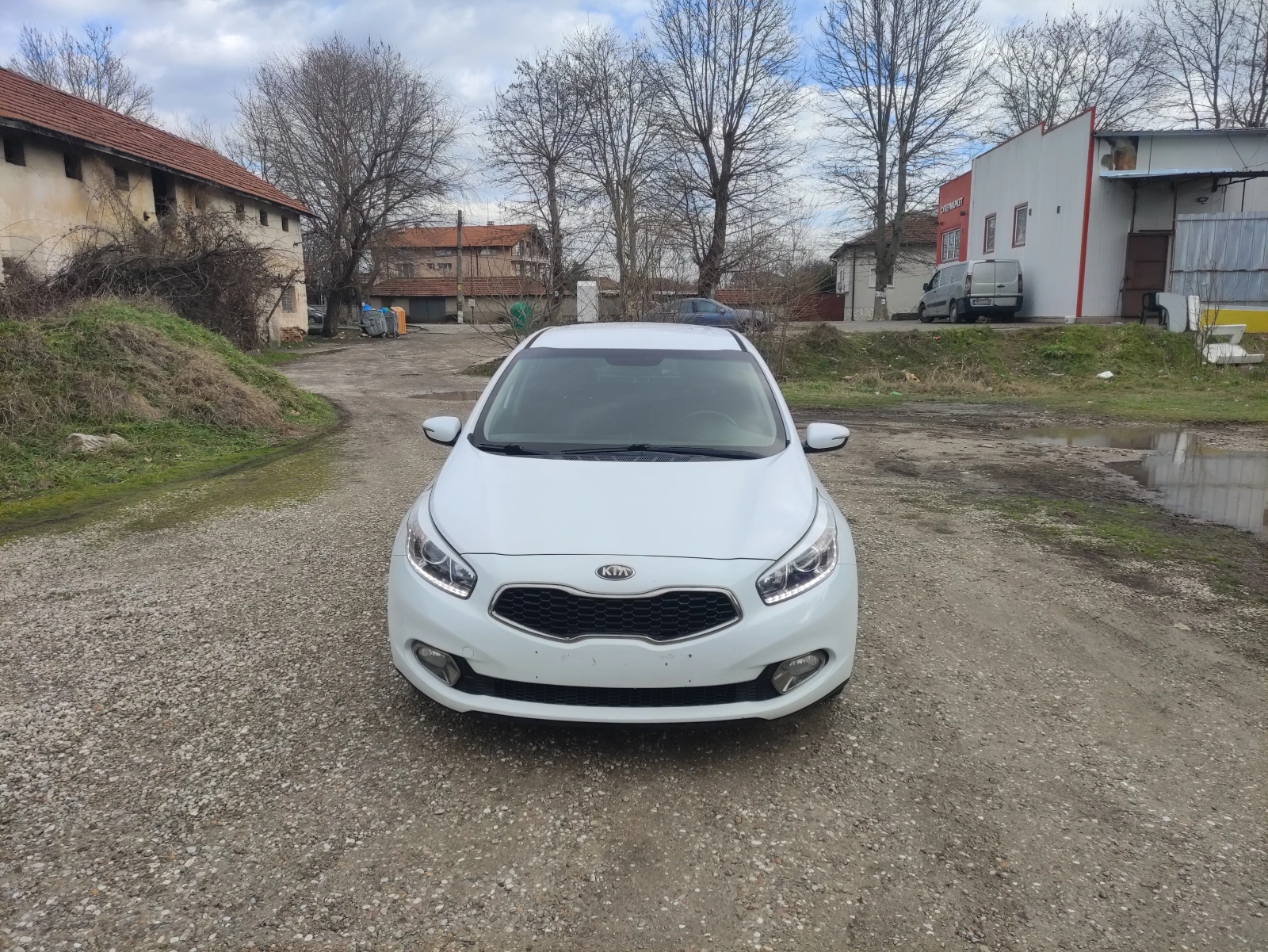 Kia Ceed 1.6JRDi отличен фул екстри , снимка 2 - Автомобили и джипове - 54805505