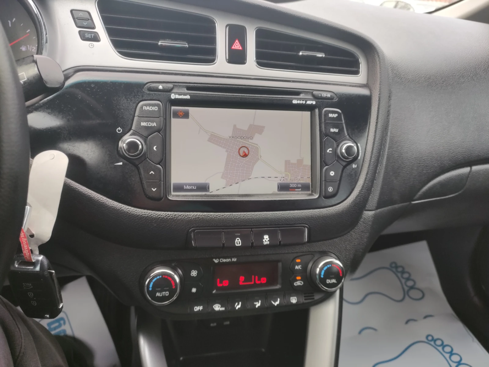 Kia Ceed 1.6JRDi отличен фул екстри , снимка 10 - Автомобили и джипове - 54805505