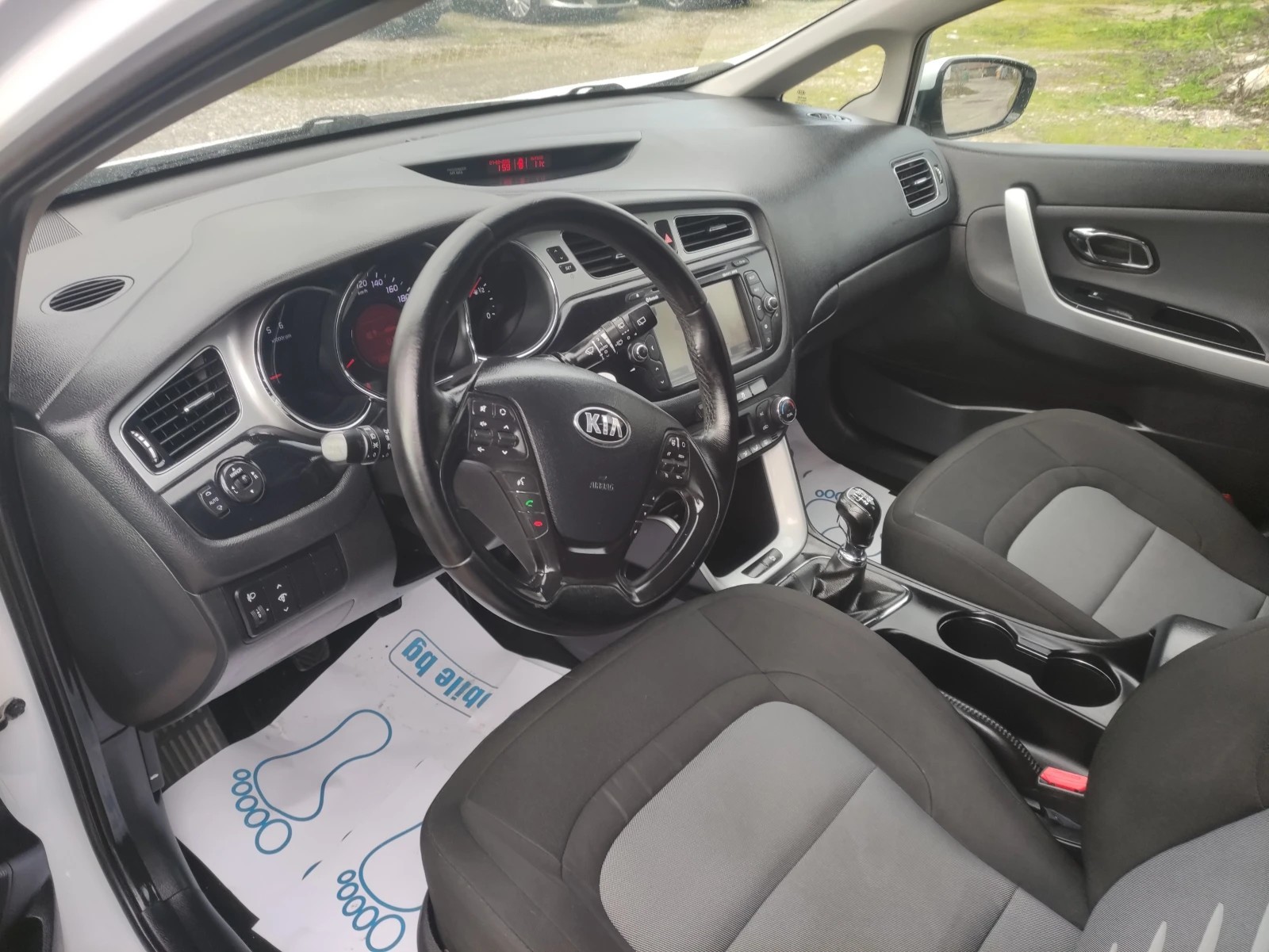 Kia Ceed 1.6JRDi отличен фул екстри , снимка 7 - Автомобили и джипове - 54805505
