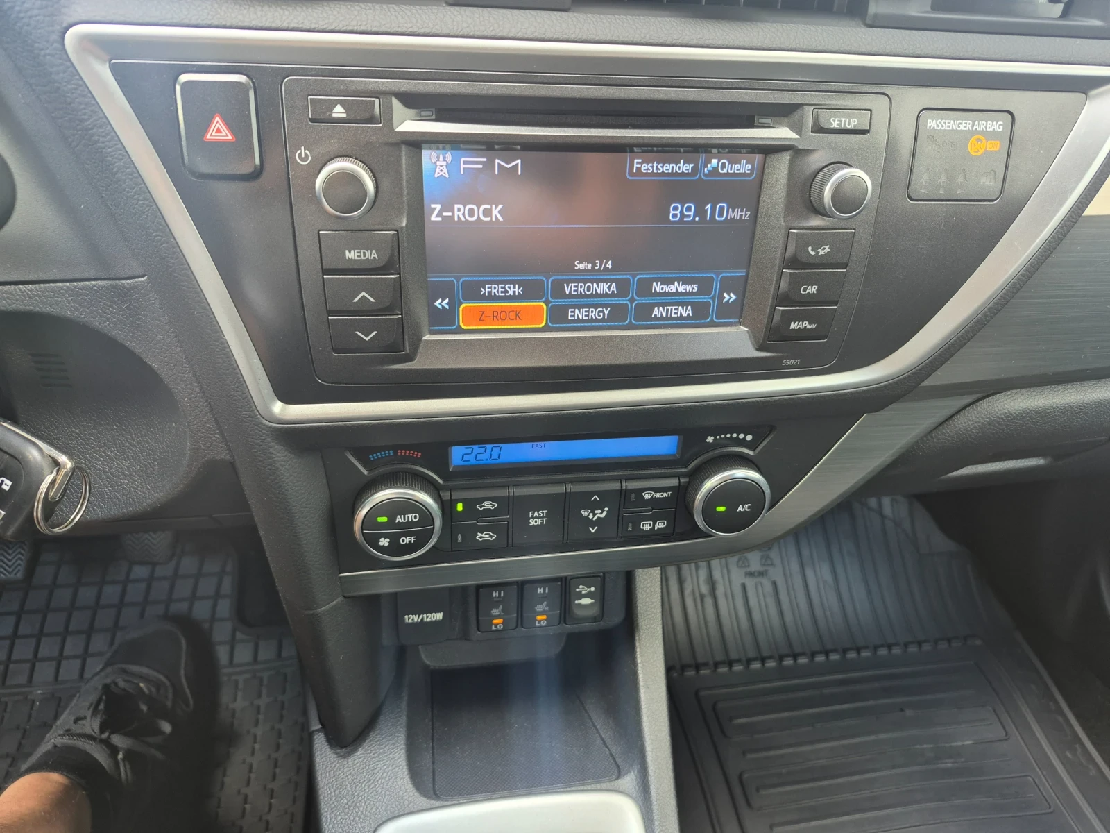 Toyota Auris !!!1.6i benzin !!!132 hp !!!, снимка 13 - Автомобили и джипове - 54824134