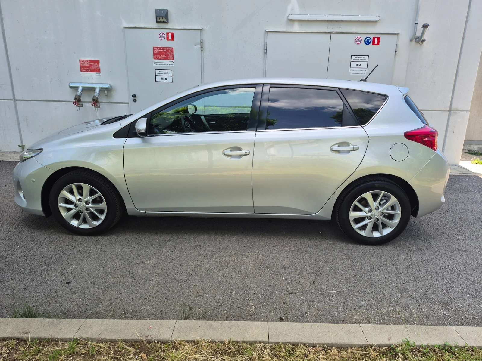 Toyota Auris !!!1.6i benzin !!!132 hp !!!, снимка 7 - Автомобили и джипове - 54824134