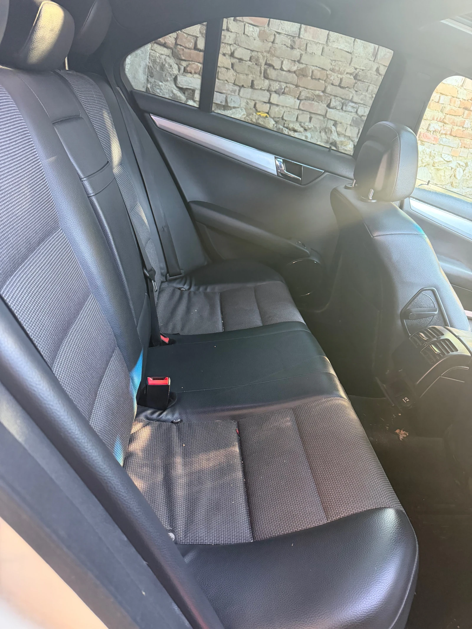 Mercedes-Benz C 320, снимка 9 - Автомобили и джипове - 54947574