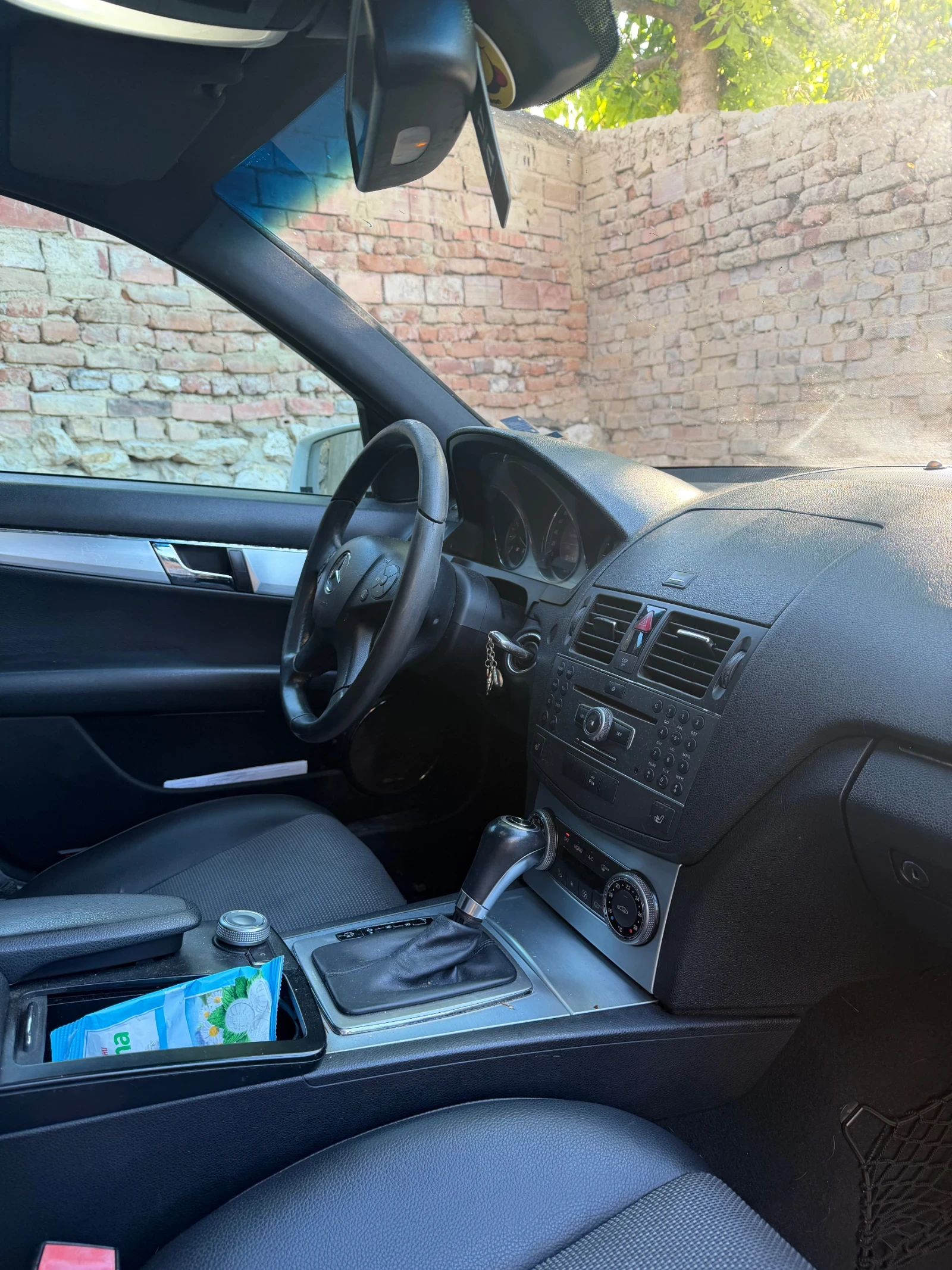 Mercedes-Benz C 320, снимка 8 - Автомобили и джипове - 54947574