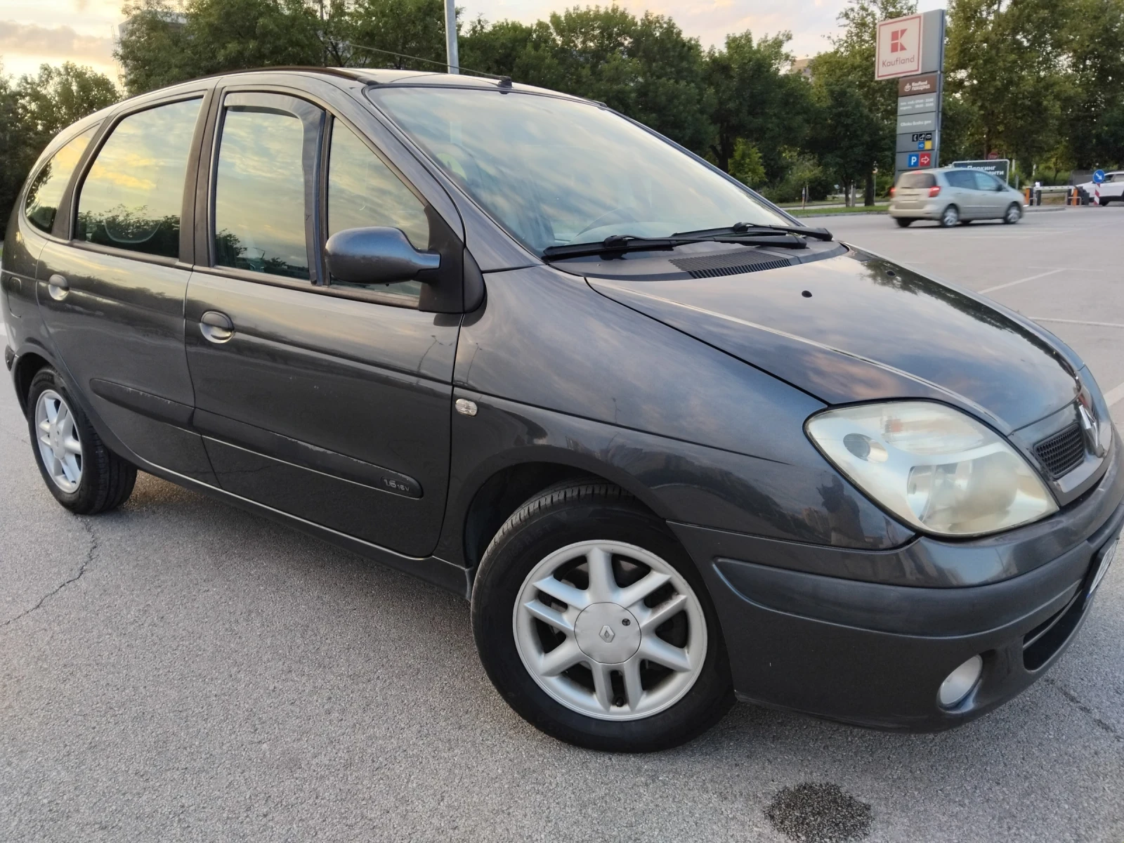 Renault Scenic 1.6//КЛИМА//УНИКАТ, снимка 8 - Автомобили и джипове - 55227325