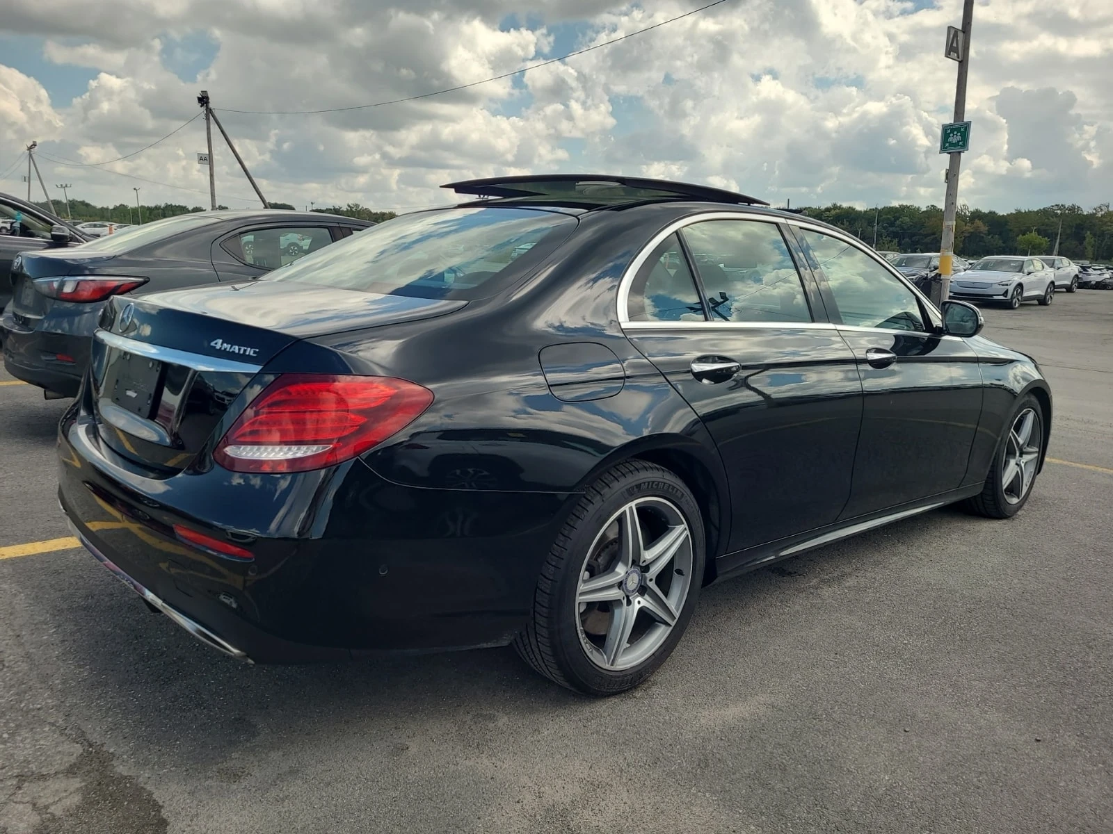 Mercedes-Benz E 400 4MATIC * HEAD UP * BURMESTER * CARFAX * , снимка 3 - Автомобили и джипове - 56003124