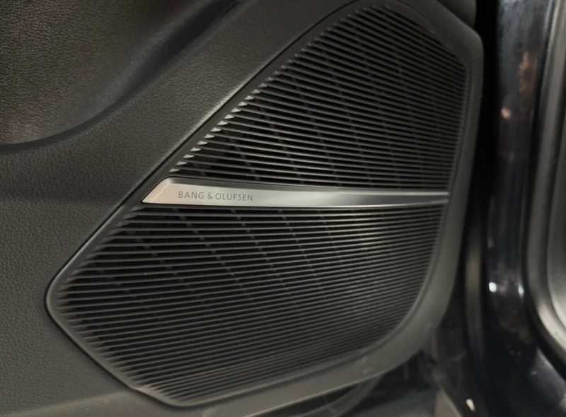 Audi Q8 S-LINE SPORT B&O SOUND DRIVER ASSIST 22S BLACK OPT, снимка 9 - Автомобили и джипове - 52927440
