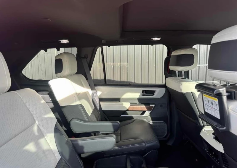 Toyota Sequoia * CAPSTONE* CARFAX * БЕЗ ПЪРВОНАЧАЛНА ВНОСКА, снимка 7 - Автомобили и джипове - 53087744