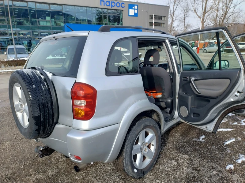 Toyota Rav4 2.0 D4D, снимка 7 - Автомобили и джипове - 53100864