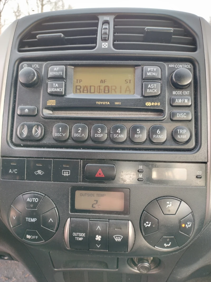 Toyota Rav4 2.0 D4D, снимка 15 - Автомобили и джипове - 53100864