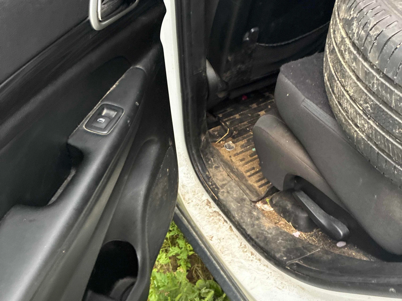 Jeep Grand cherokee * Laredo* CARFAX* АВТОКРЕДИТ БЕЗ ПЪРВОНАЧАЛНА ВНОС, снимка 13 - Автомобили и джипове - 55871947
