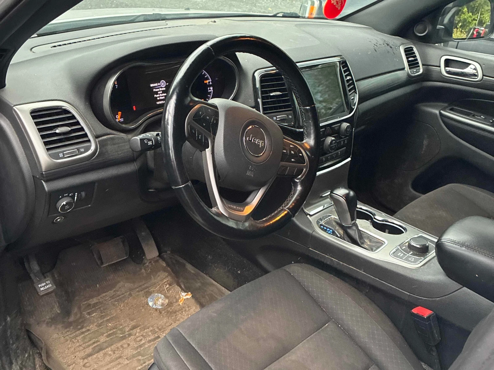 Jeep Grand cherokee * Laredo* CARFAX* АВТОКРЕДИТ БЕЗ ПЪРВОНАЧАЛНА ВНОС, снимка 5 - Автомобили и джипове - 55871947