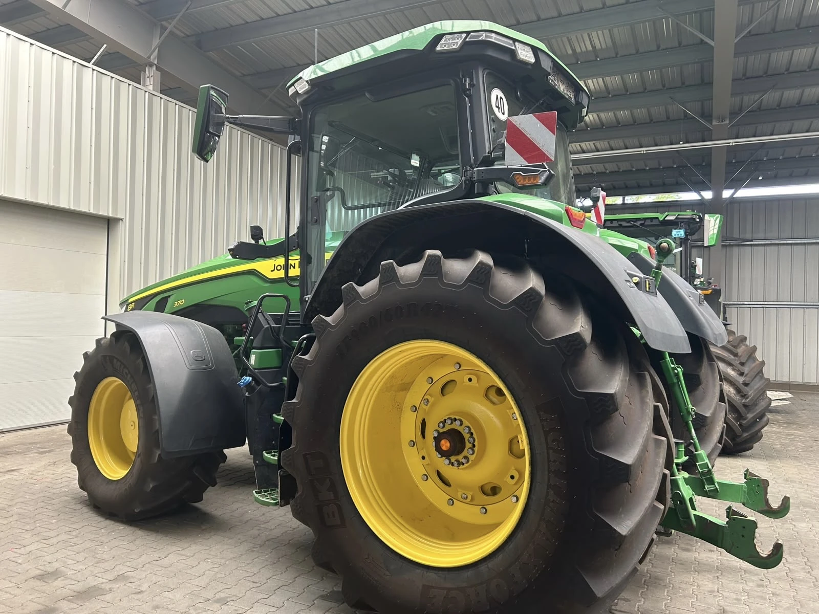 Трактор John Deere 8R 370 POWER SHIFT E-23 НАВИГАЦИЯ ЛИЗИНГ, снимка 3 - Селскостопанска техника - 56705594