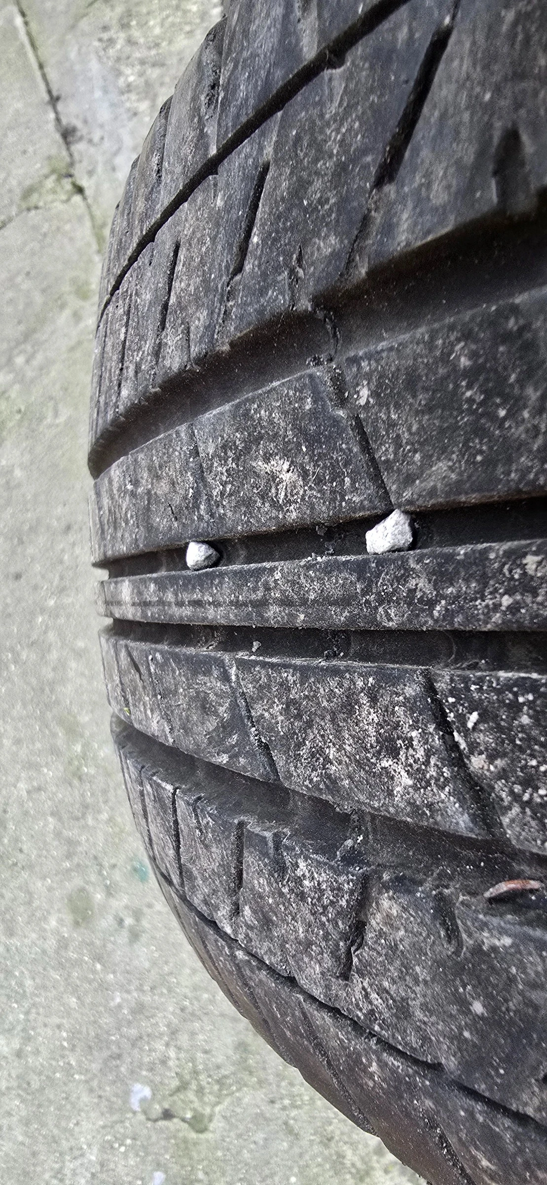 Гуми Летни 175/55R15, снимка 2 - Гуми и джанти - 53918540