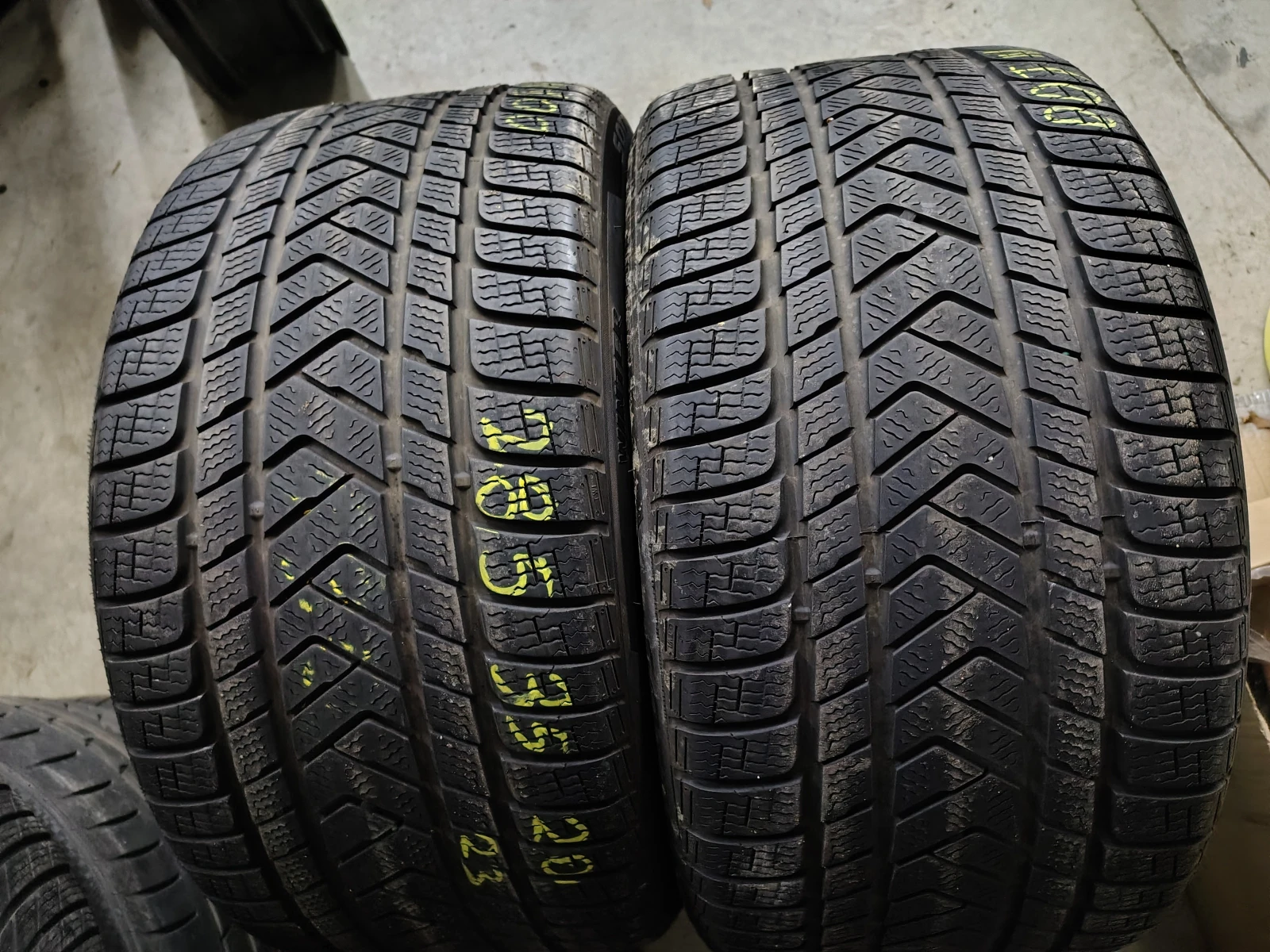 Гуми Зимни 285/35R20
