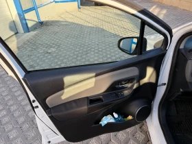 Toyota Yaris Товарна, снимка 12