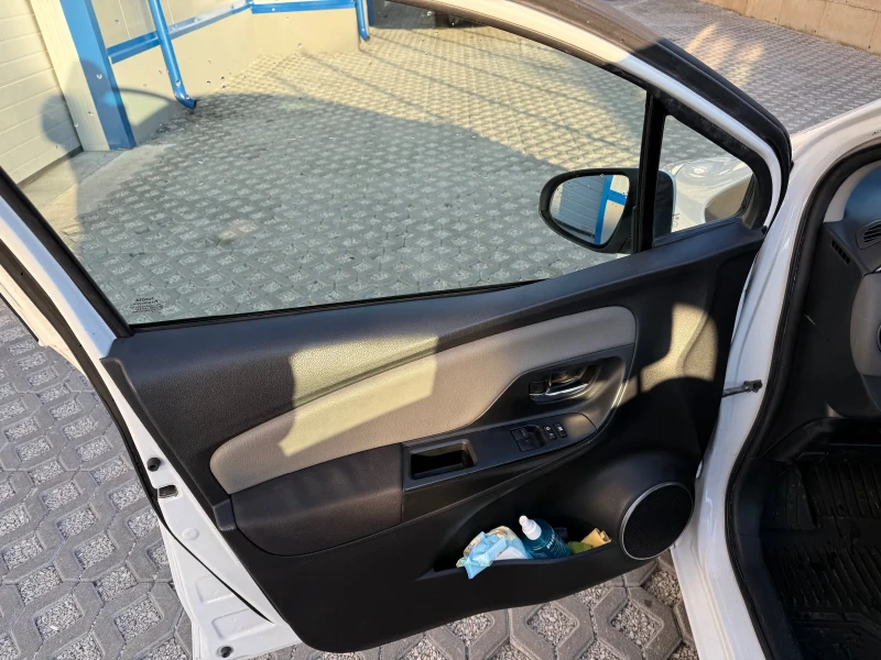 Toyota Yaris Товарна, снимка 12 - Автомобили и джипове - 49550497