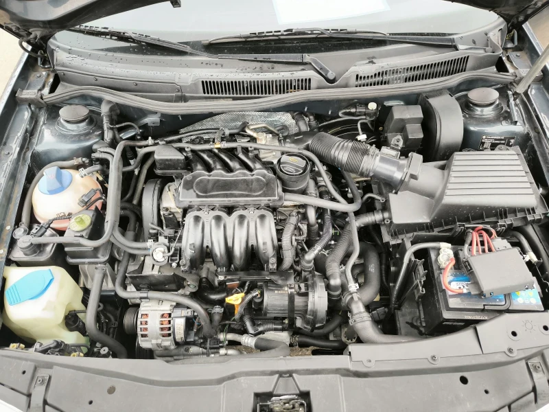 VW Golf 1.6i Automatic , снимка 11 - Автомобили и джипове - 49732882