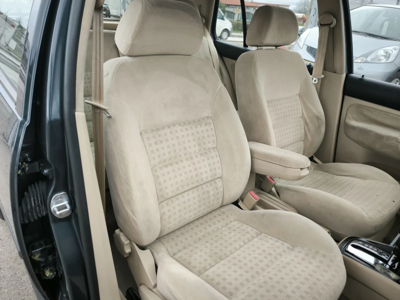 VW Golf 1.6i Automatic , снимка 10 - Автомобили и джипове - 49732882