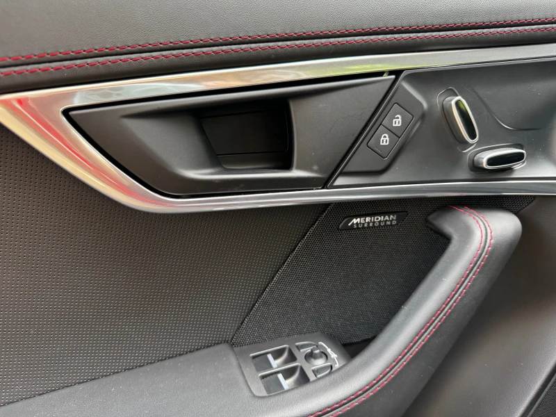 Jaguar F-Type R-Dynamic, снимка 13 - Автомобили и джипове - 52634435