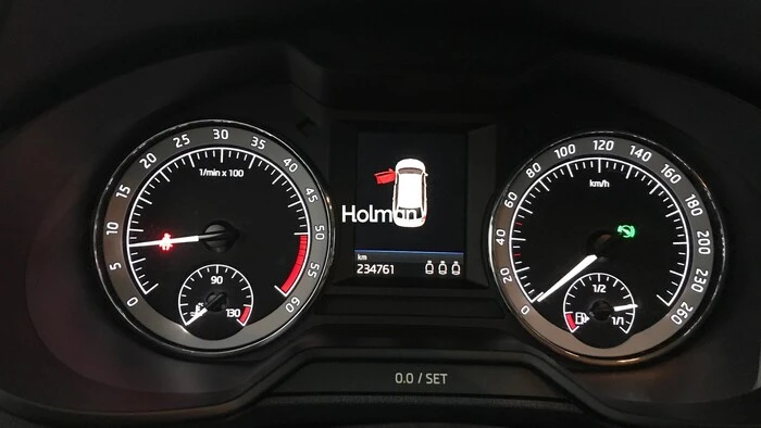 Skoda Octavia Combi 2.0 TDI Style Automatic Diesel, снимка 6 - Автомобили и джипове - 55938388