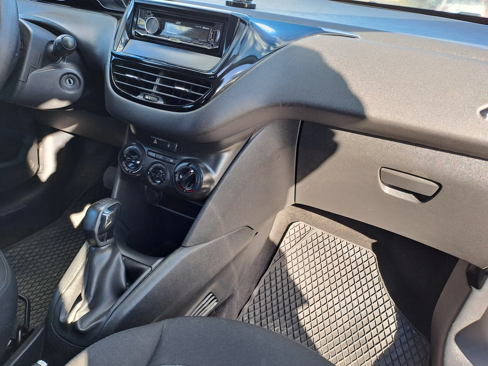 Peugeot 208 1.6 HDI  75.  | Mobile.bg   14