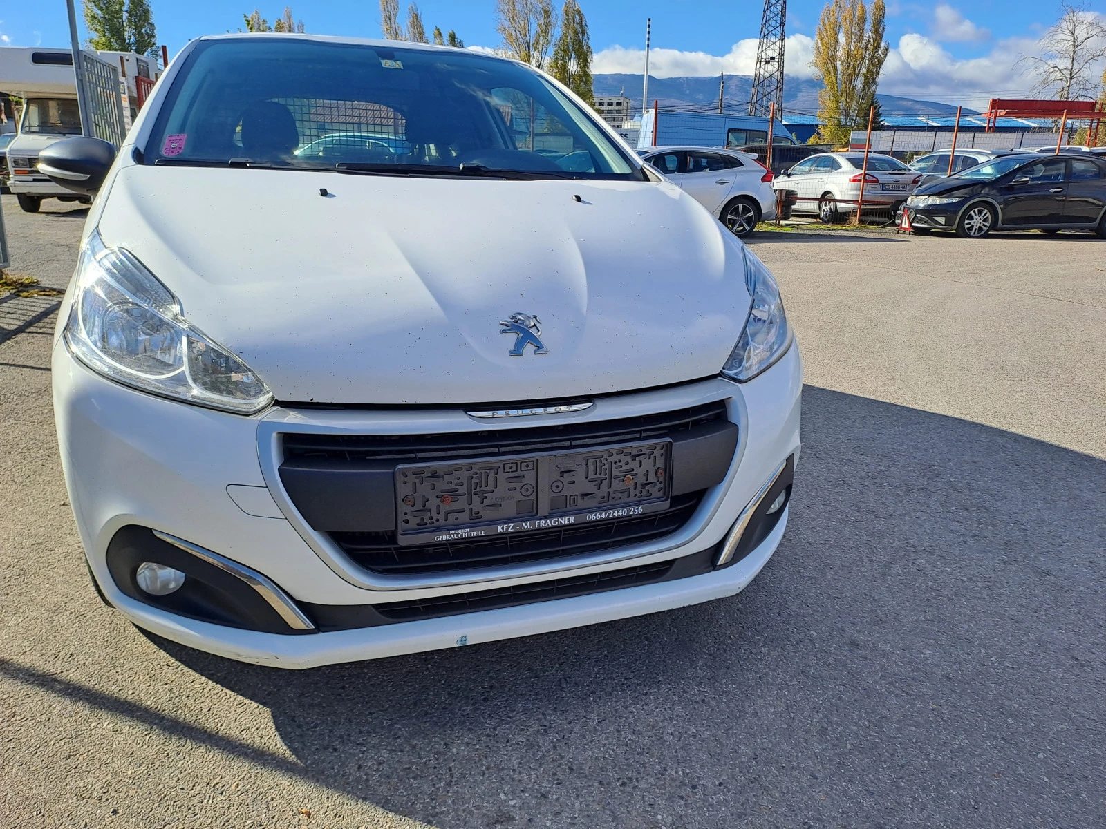 Peugeot 208 1.6 HDI  75к.с ТОВАРЕН - изображение 6