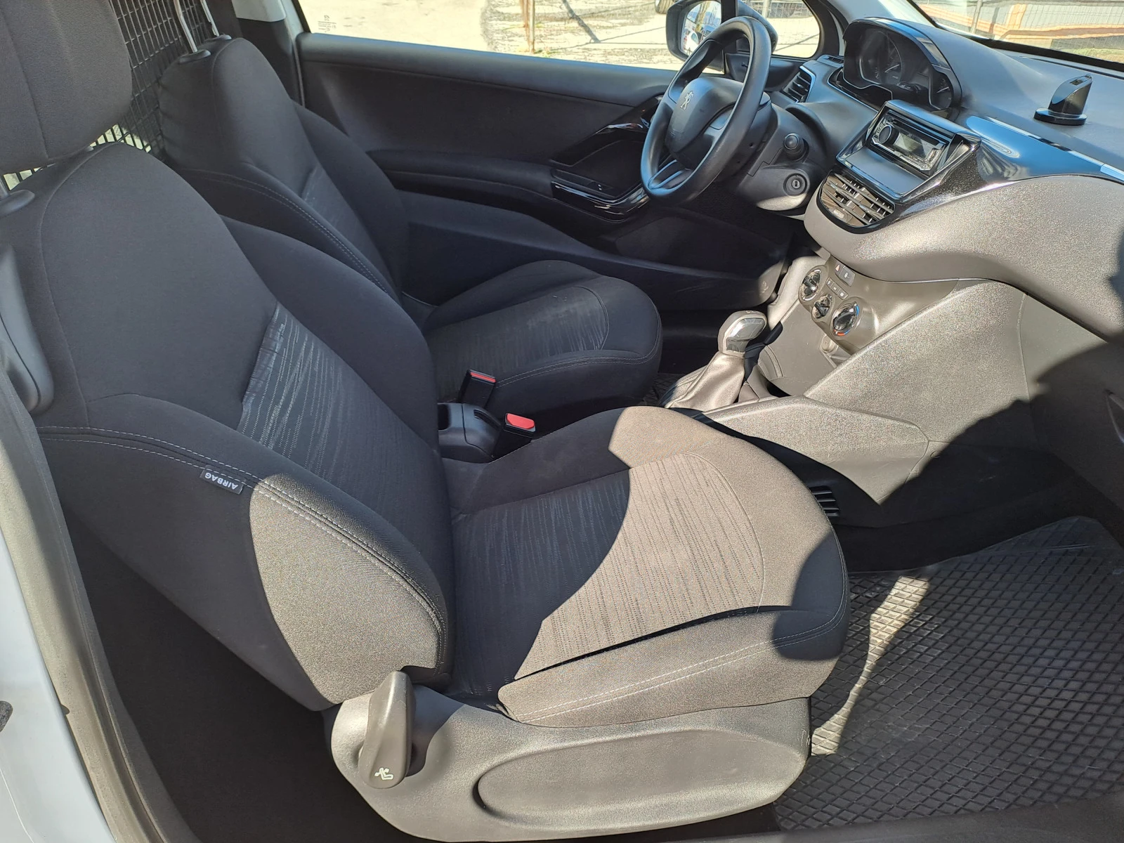 Peugeot 208 1.6 HDI  75.  | Mobile.bg   16