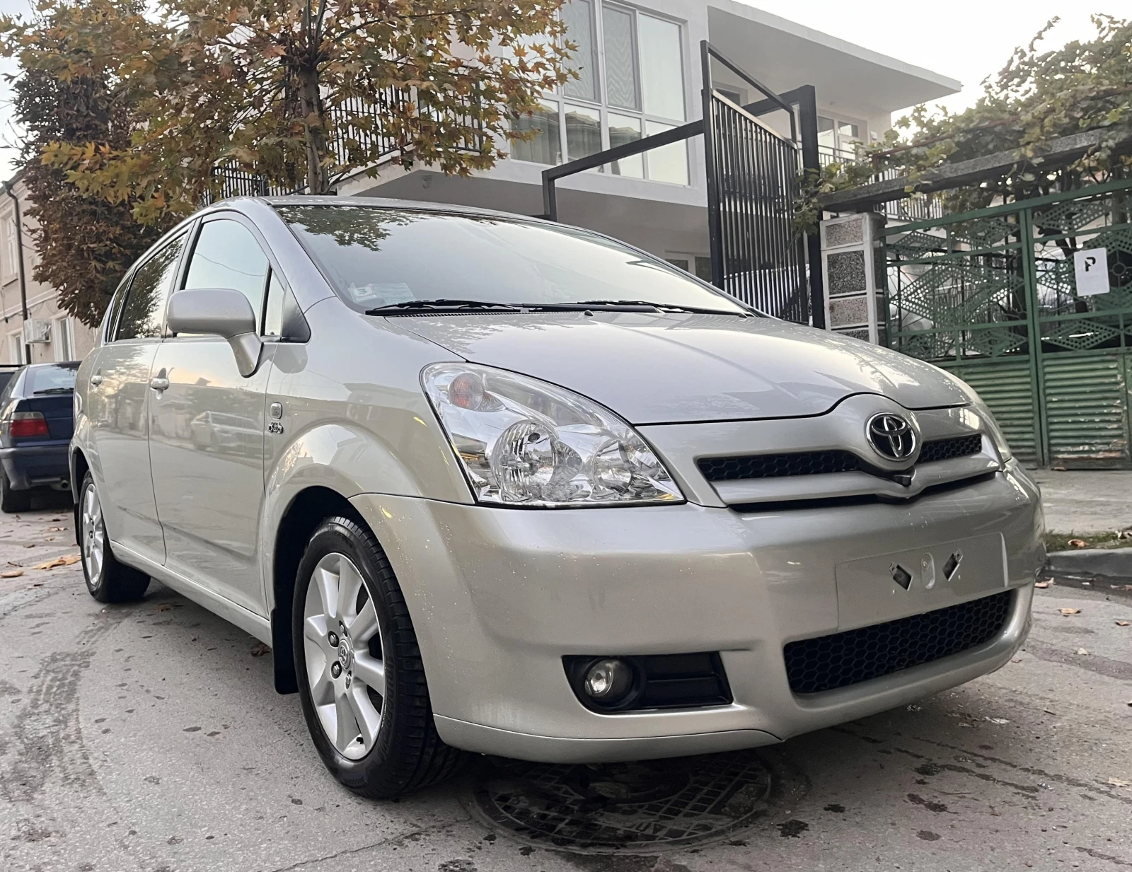 Toyota Corolla verso 2.0 D-4D ПЕЧКА  НОВ ВНОС ЛИЗИНГ  - изображение 3