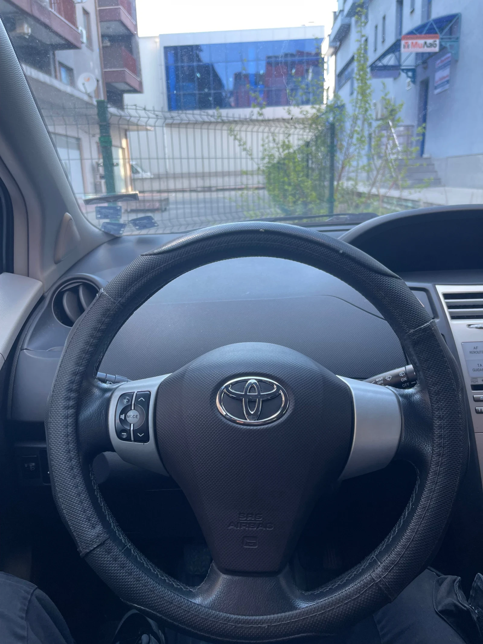 Toyota Yaris, снимка 9 - Автомобили и джипове - 53501703