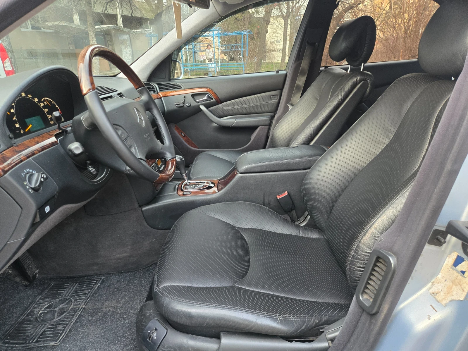 Mercedes-Benz R 320 Перфектен автомобил за годините си - изображение 8