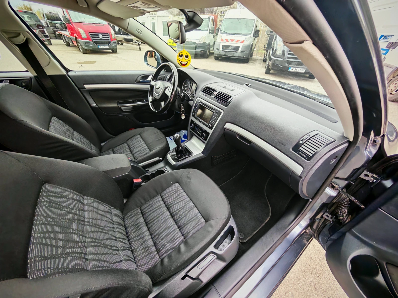 Skoda Octavia 1.6TDI 105 NAVI, снимка 8 - Автомобили и джипове - 54030000