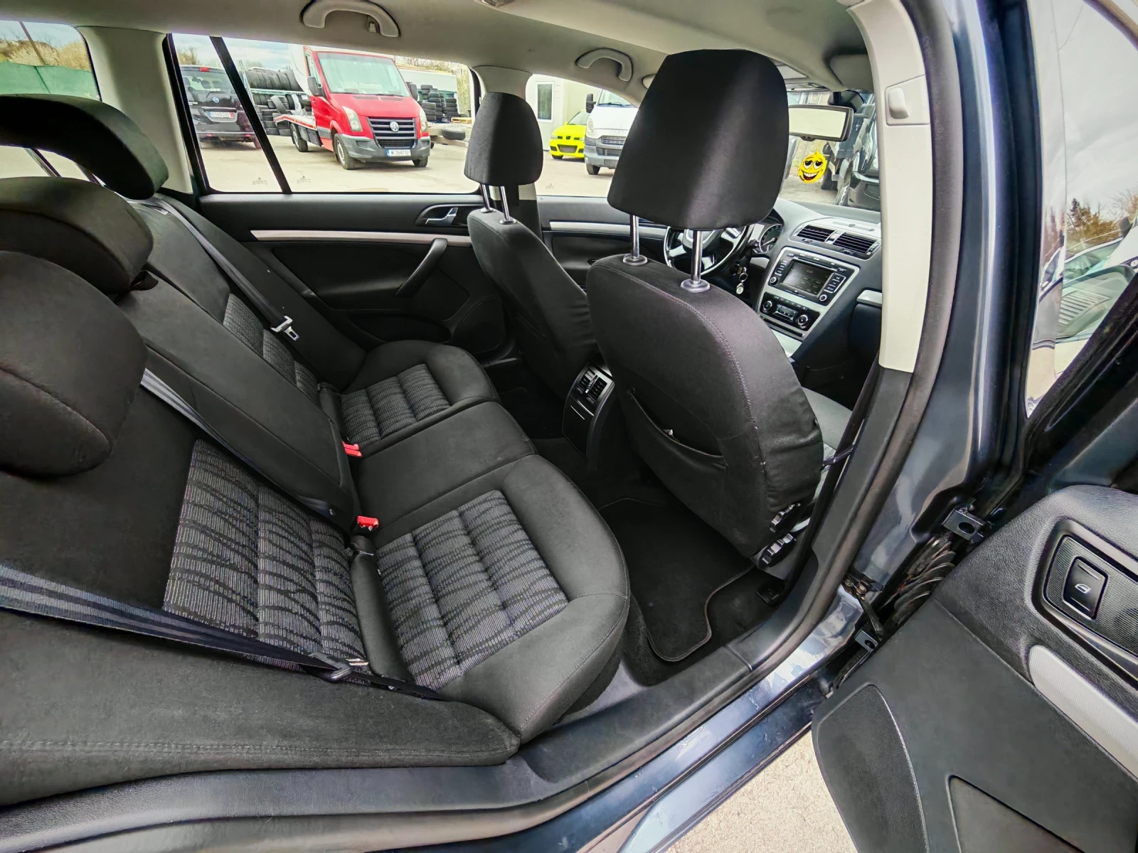 Skoda Octavia 1.6TDI 105 NAVI, снимка 9 - Автомобили и джипове - 54030000