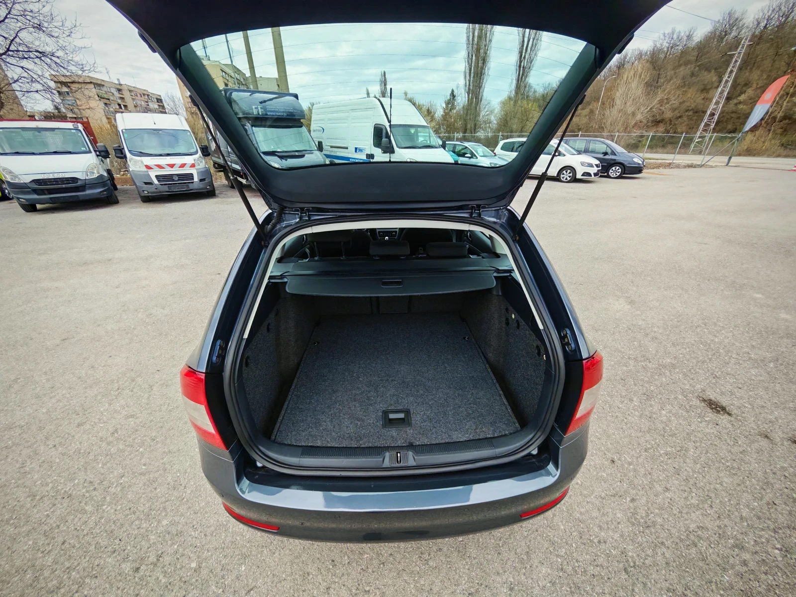 Skoda Octavia 1.6TDI 105 NAVI, снимка 10 - Автомобили и джипове - 54030000