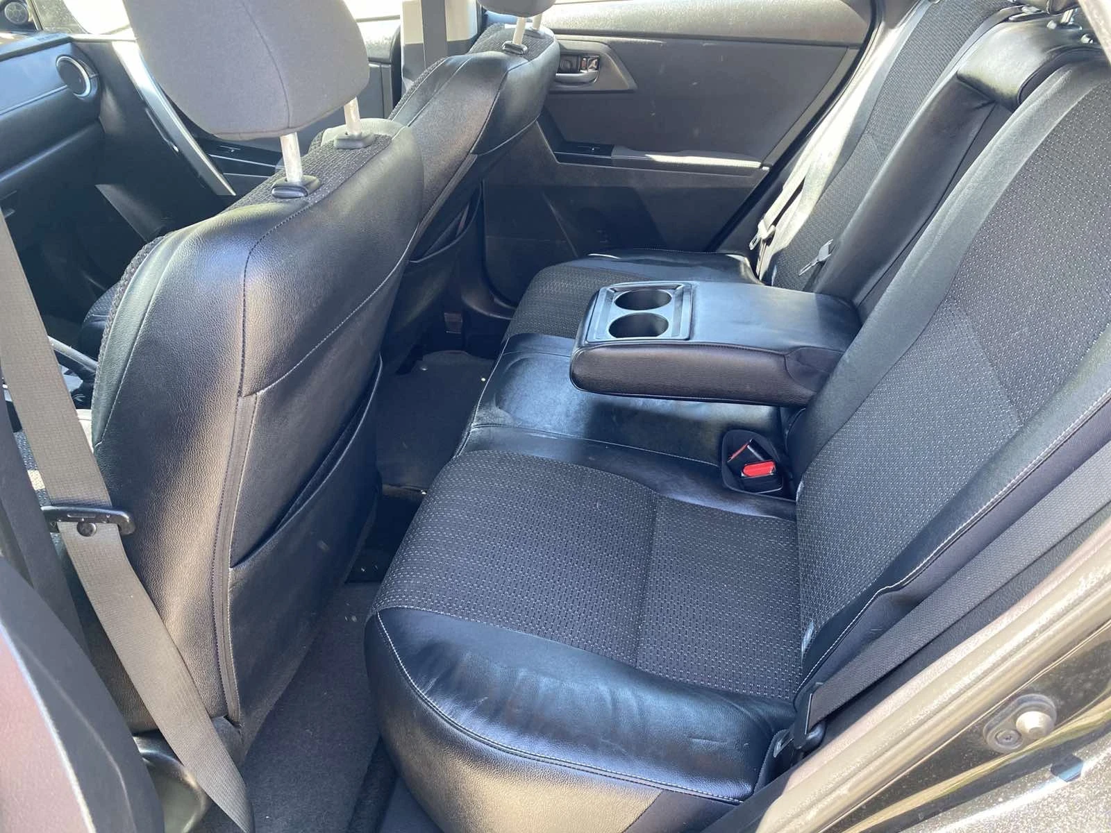 Toyota Auris 1.4 D4D, снимка 13 - Автомобили и джипове - 54442300