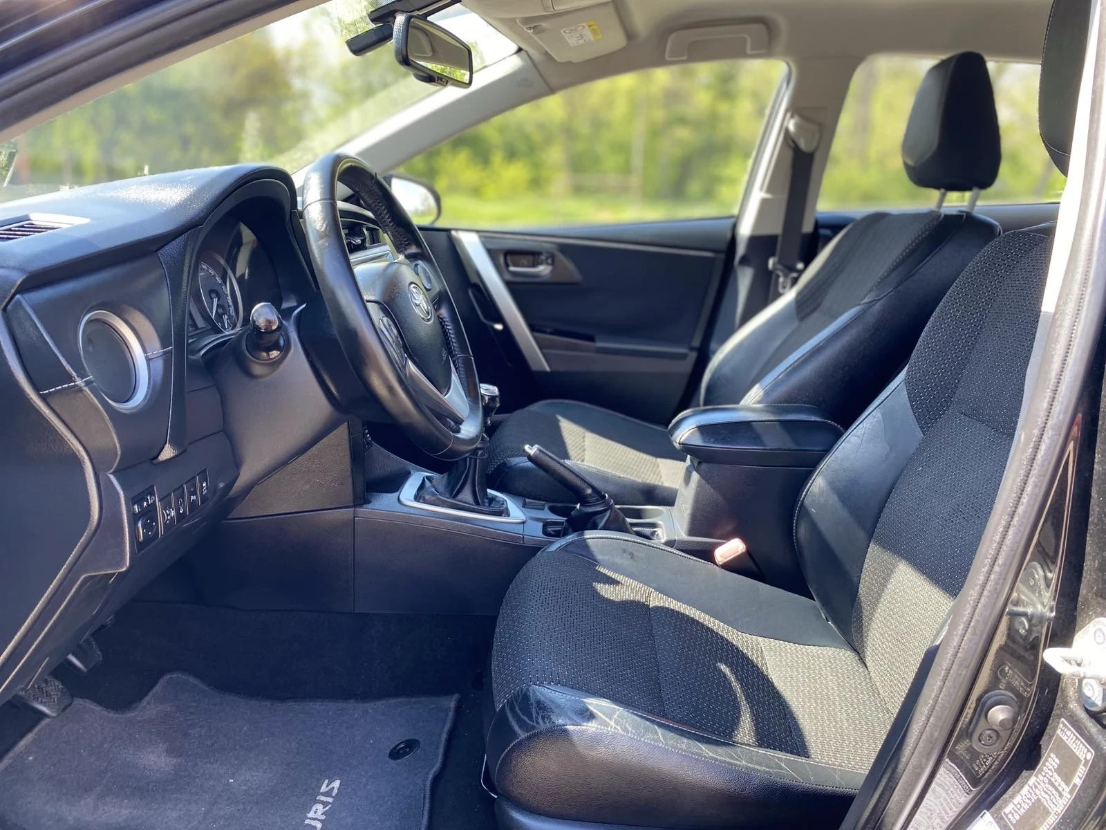 Toyota Auris 1.4 D4D, снимка 10 - Автомобили и джипове - 54442300