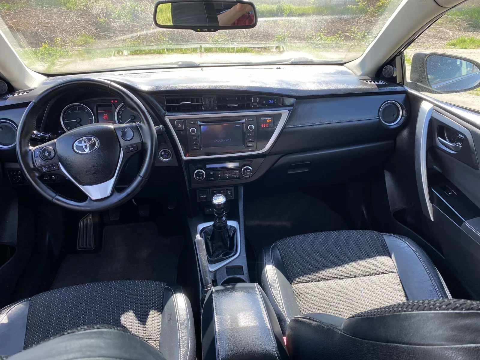 Toyota Auris 1.4 D4D, снимка 14 - Автомобили и джипове - 54442300