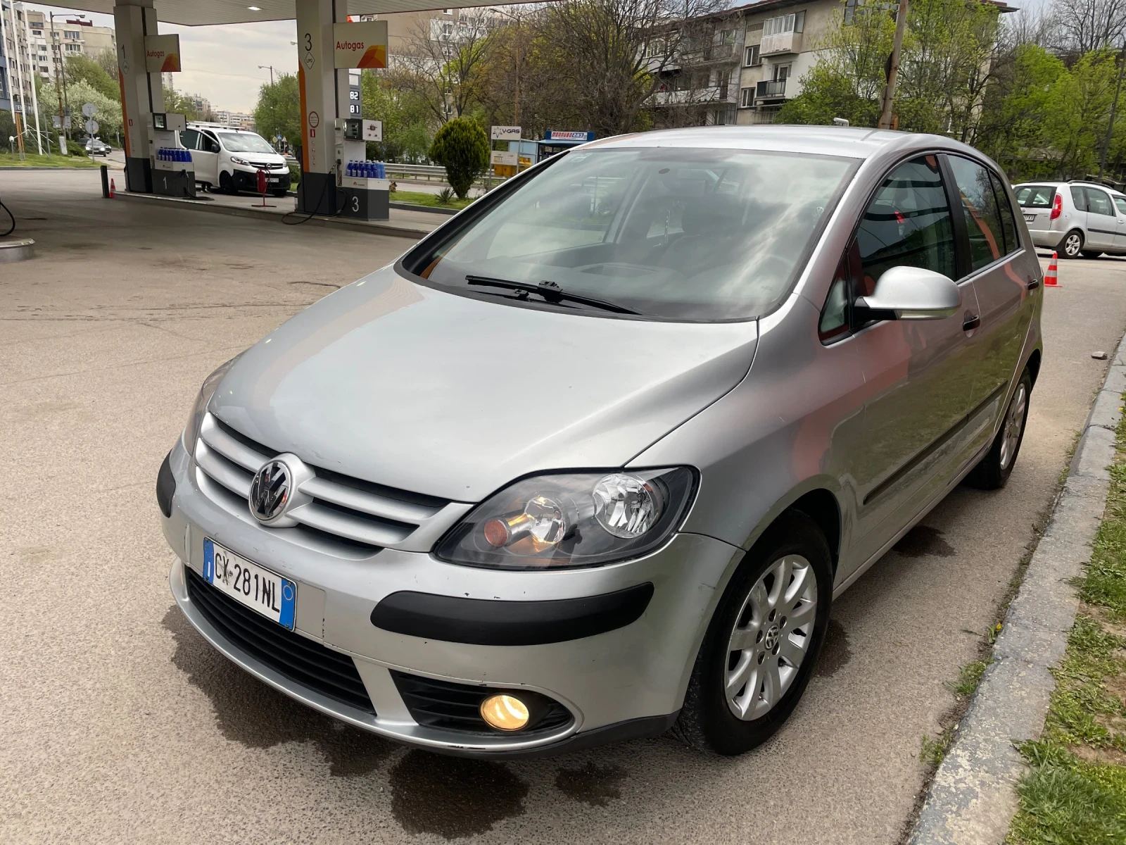 VW Golf Plus 1.6 LPG, снимка 2 - Автомобили и джипове - 54498944